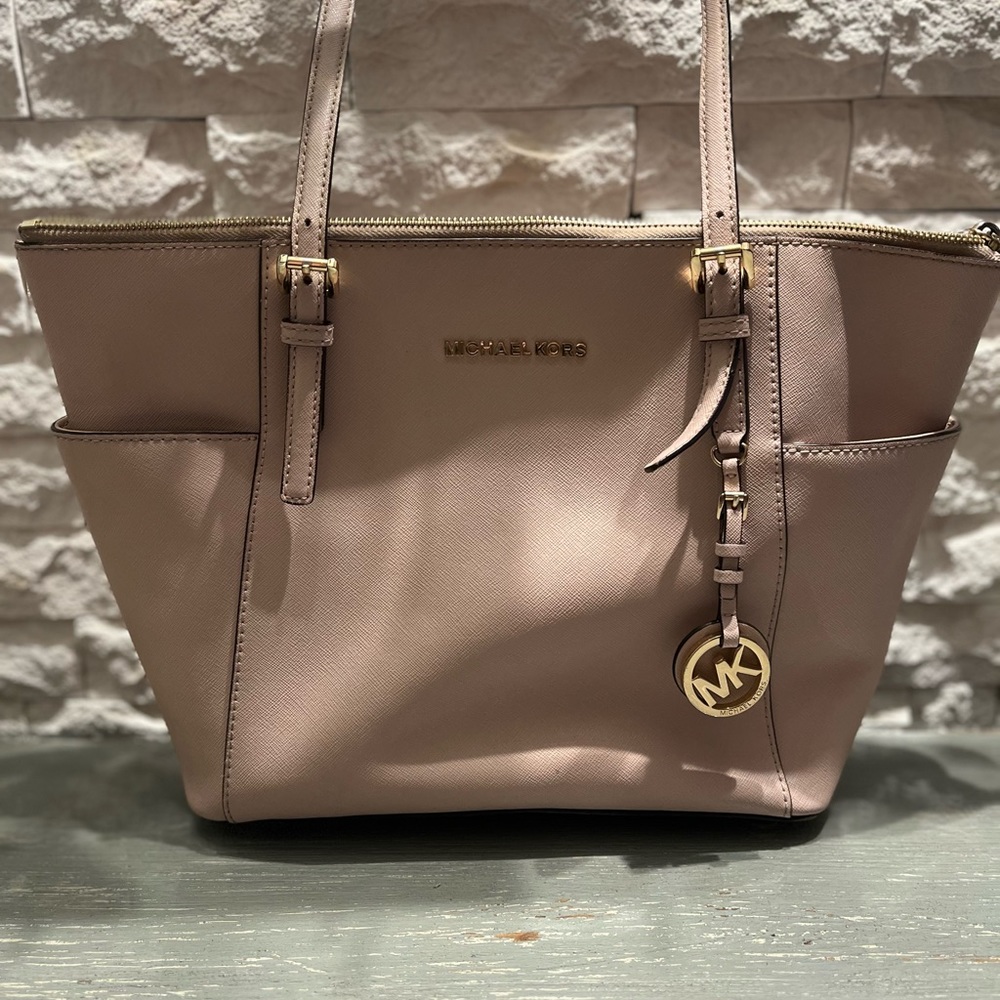 Michael Kors Charlotte, large top zip tote in Camel Saffiano